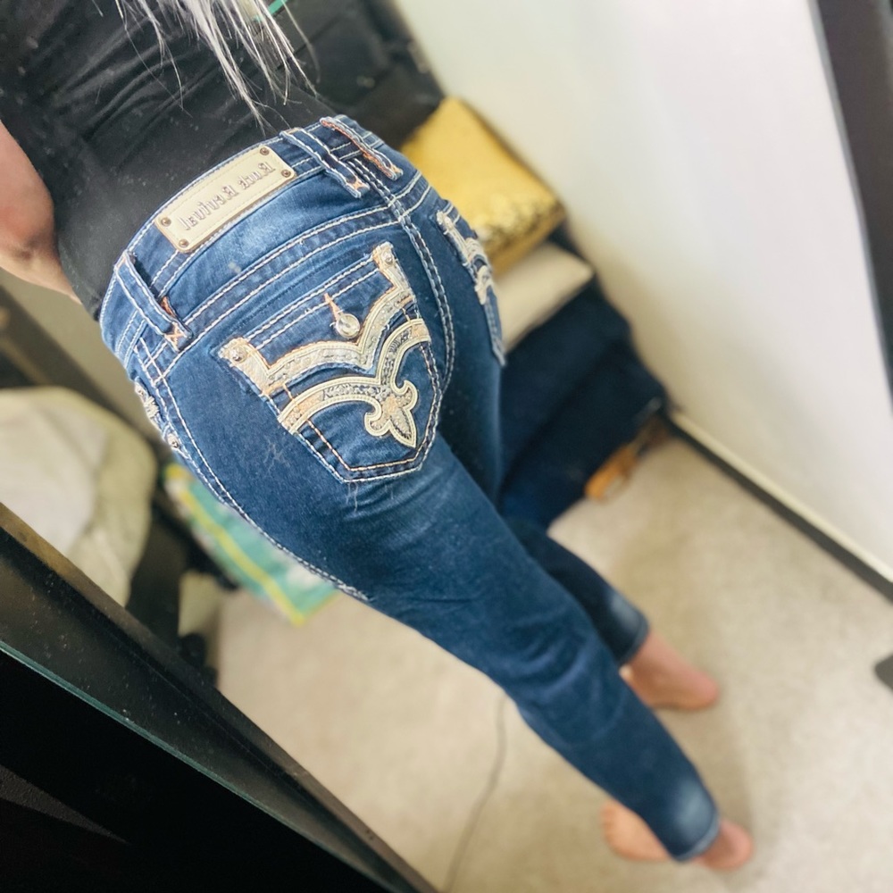 SOLD Rock Revival Leslin Fit
